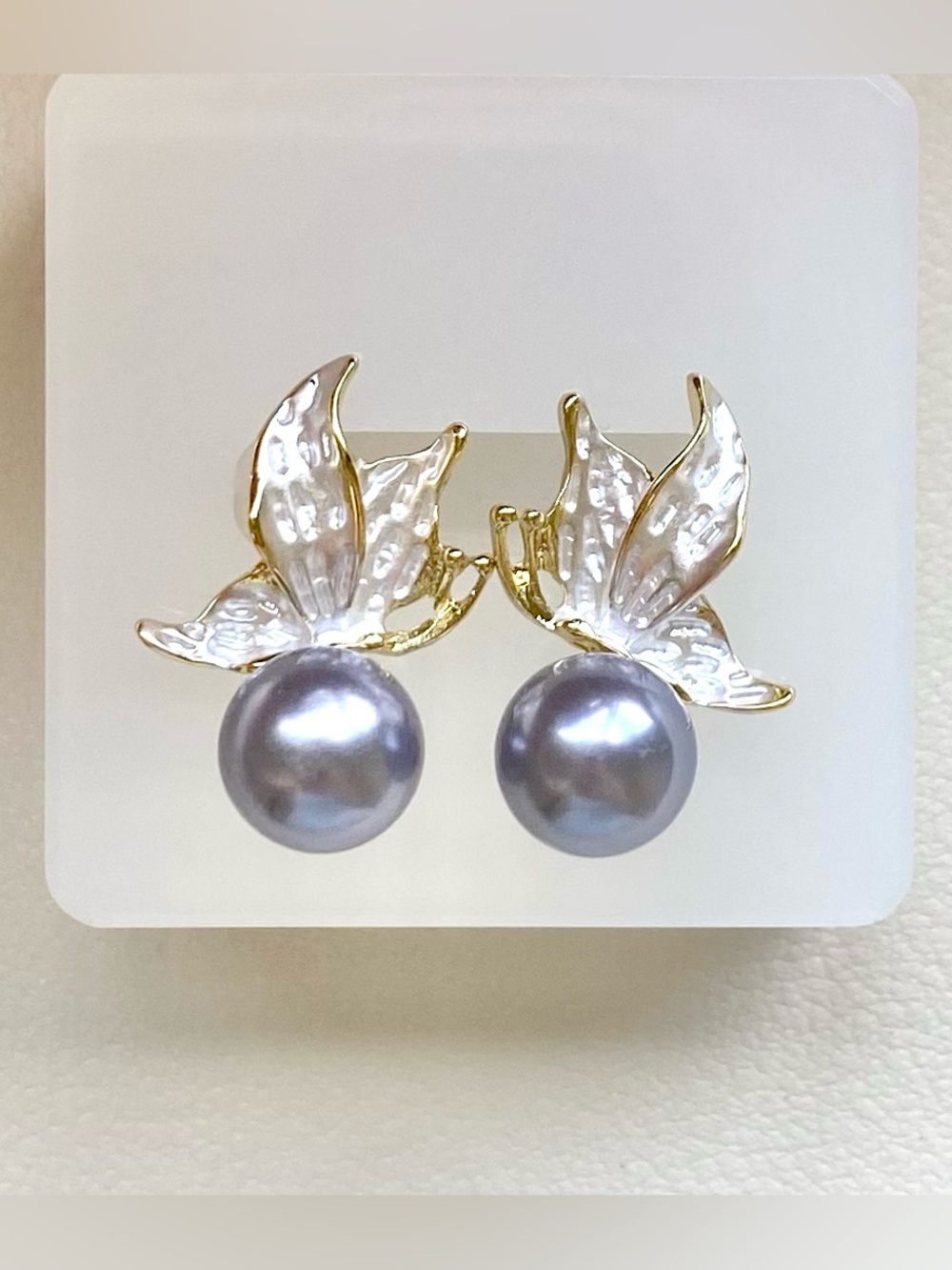 Pearl Floral Earrings - Gray Pearl